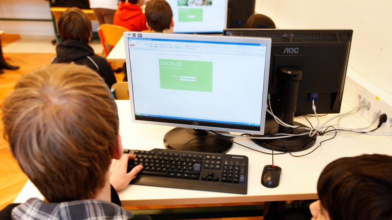 ljubljana 12.03.10, ekokviz, solsko tekmovanje, natura 2000, resevanje testa, so