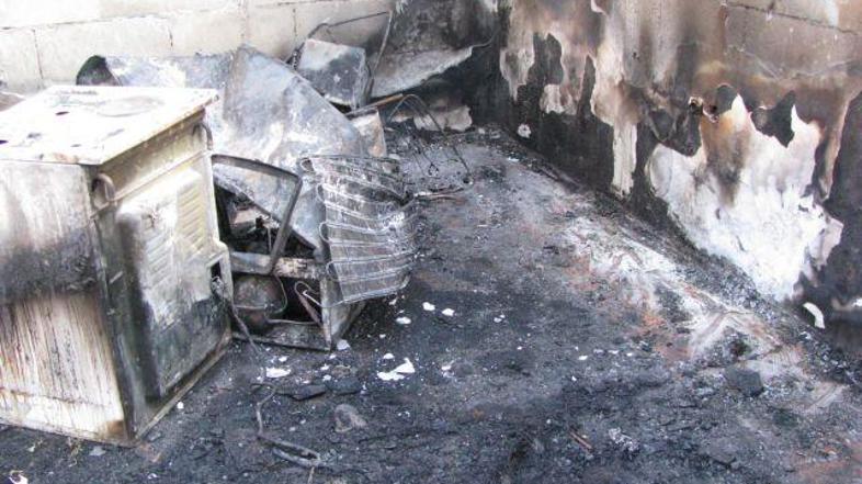 V hiši je bil tudi moški, ki je utrpel opekline. (Foto: Žurnal24)