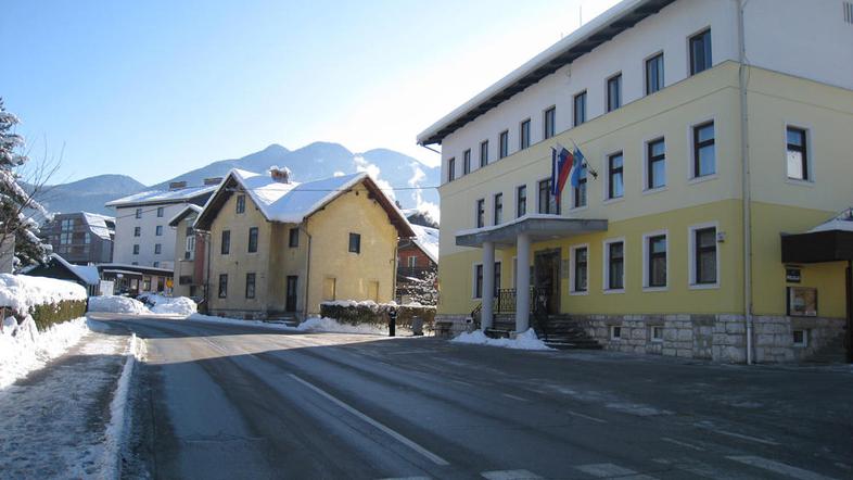 Občina Bohinj trenutno zaposluje 36 ljudi, od tega 15 v občinski upravi in 21 v 