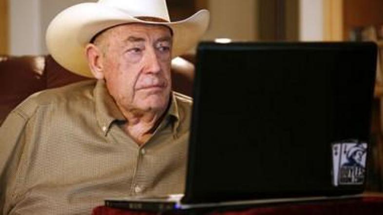 Strah pred tem, da ne bodo mogli priti do svojega denarja, je izza virtualnih mi