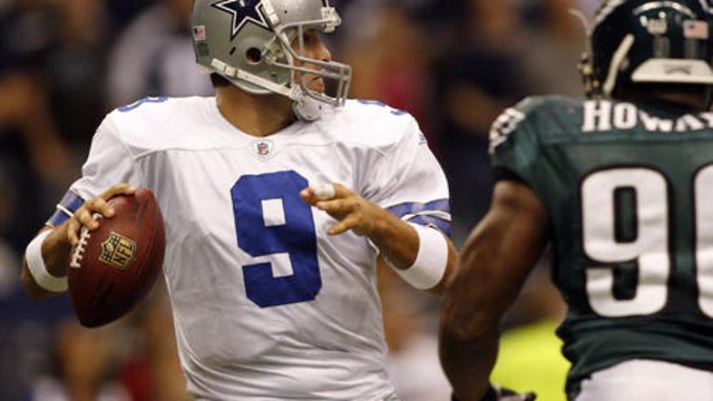 Tony Romo (Cowboys) je podal za tri touchdowne in 312 jardov.