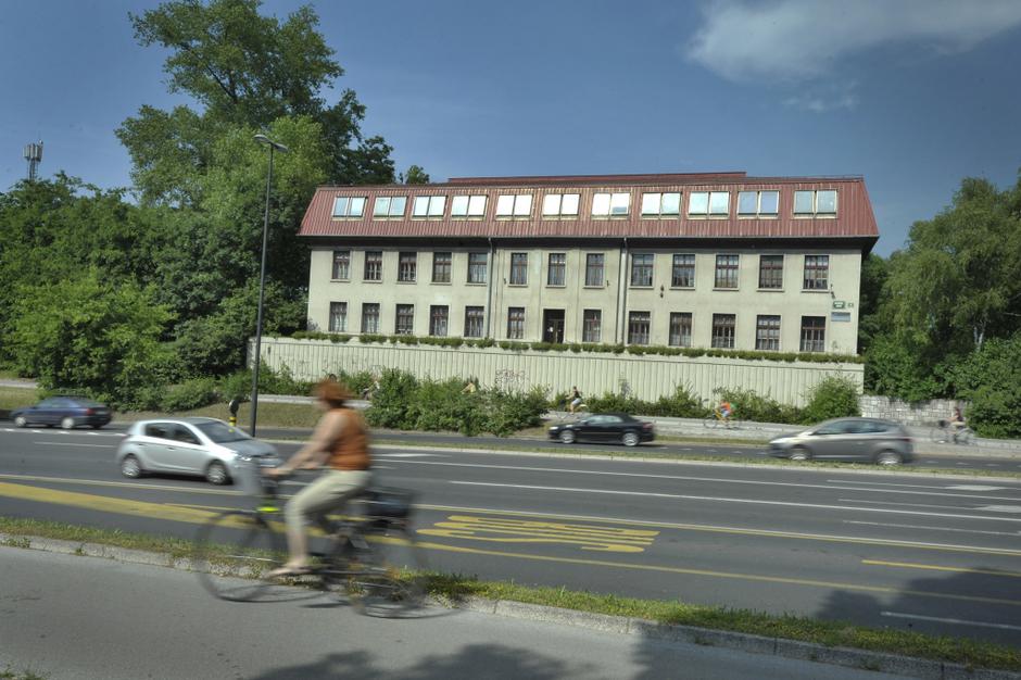 ljubljana 18.06.13, ZZD, zelezniski zdravstveni dom, zdravstveni dom, SZ, Celovs | Avtor: Anže Petkovšek