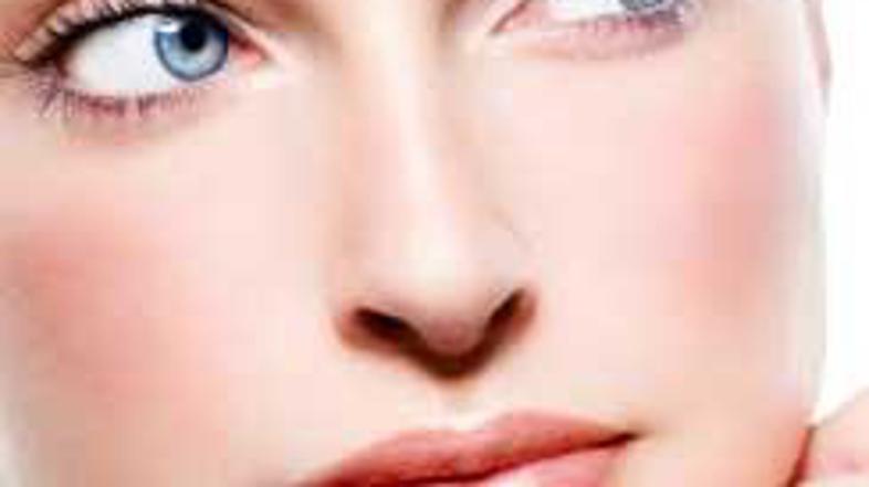 Naj puder na vaš obraz nanese svežino.