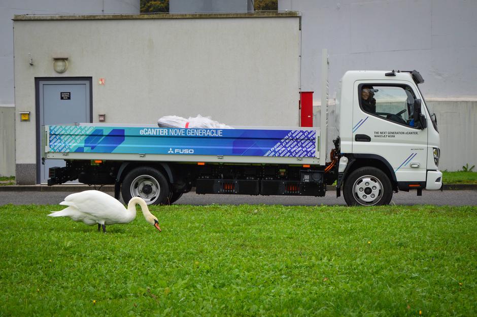 Mitsubishi fuso ecanter in Komunala Kranj | Avtor: Andrej Leban