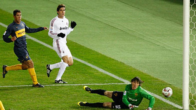 Brazilec Kaka je takole dosegel tretji zadetek za Milan.