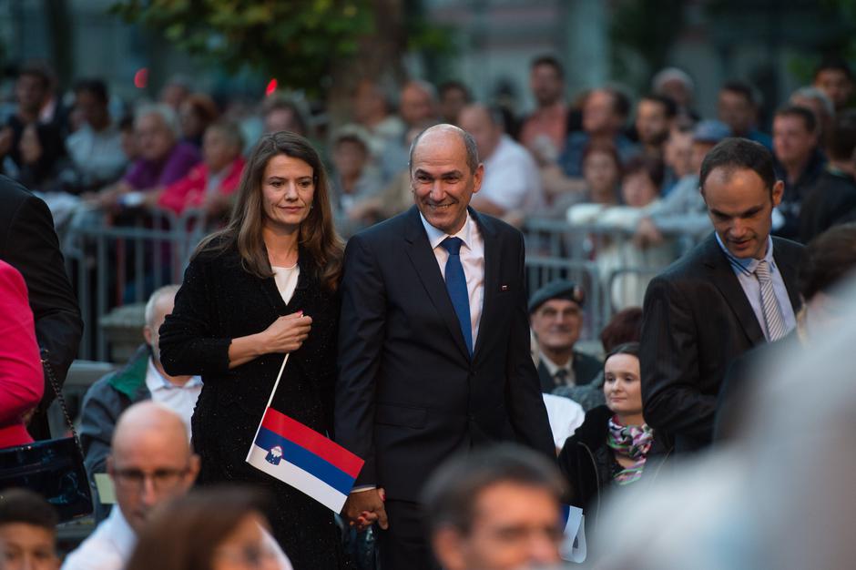 Urška Bačovnik Janša in Janez Janša na državni proslavi na Kongresnem trgu | Avtor: Anže Petkovšek