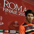 Messi je s soigralci iz Barcelone že pripotoval v Rim in odgovarjal na novinarsk