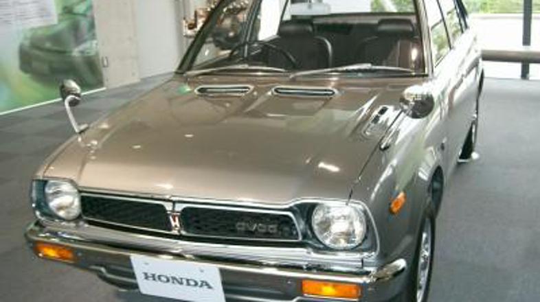 Honda civic prve generacije.