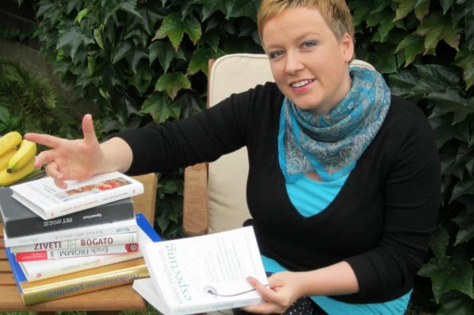 dr. ALJA STVARNIK, univ. fipl. fil., spec. ZDT, zakonska in družinska terapevtka