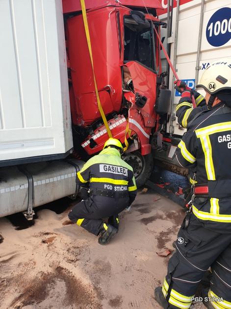nesreča dolenjska avtocesta tovornjak