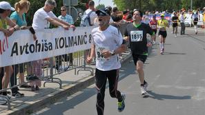 Če želite visokoresolucijsko fotografijo, nam pošljite elektronsko sporočilo na 