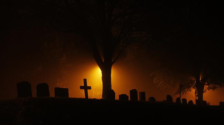 pokopališče večer