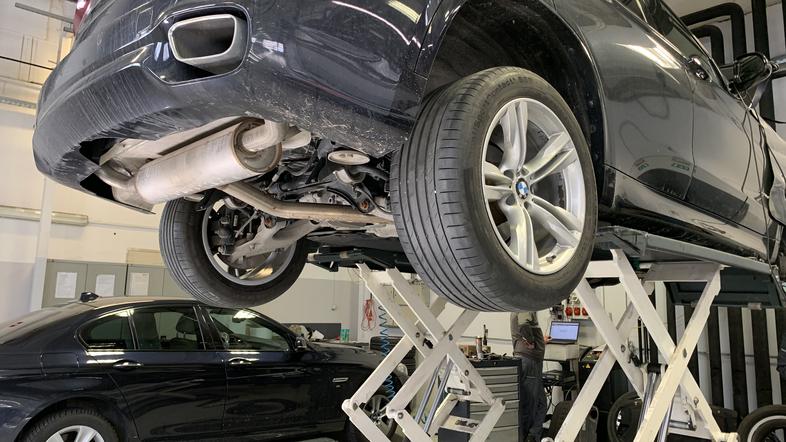 Auto Wallis Ljubljana servis mehanik