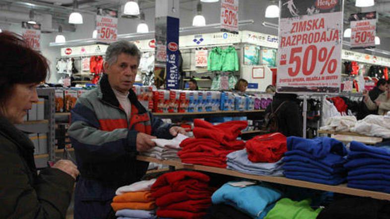 Trgovci so z razprodajami zadovoljni.