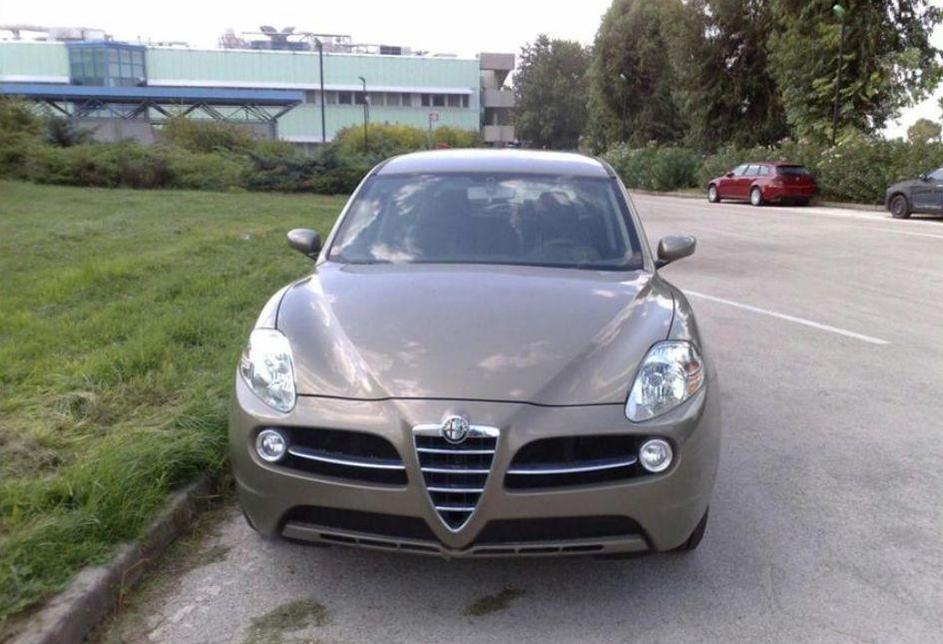 Paparaci so ujeli bodoči Alfin SUV.