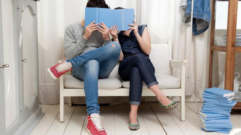 ljubezen, prekrižane noge