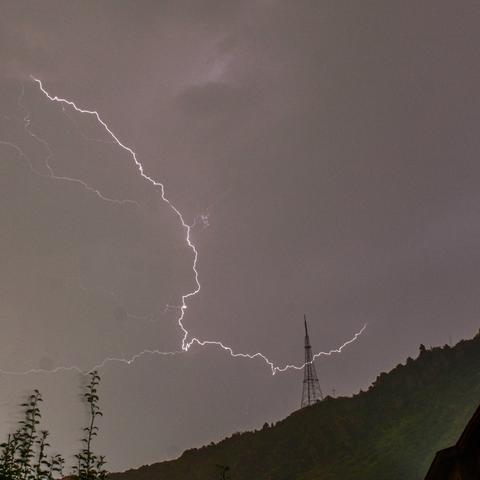 nevihta strela neurje