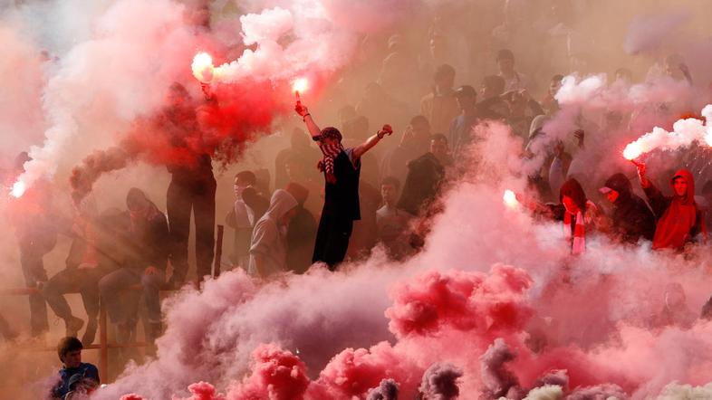 Navijači Crvene zvezde še niso odnehali s huliganstvom. (Foto: Reuters)