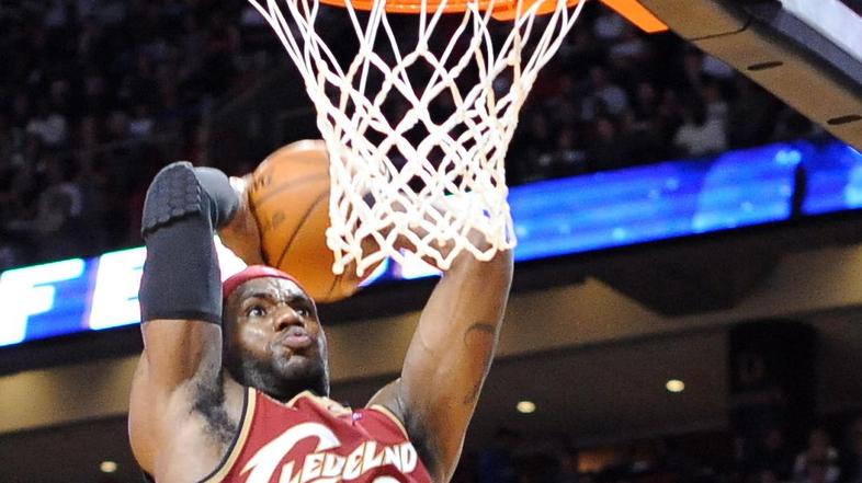 LeBron James je dosegel skoraj polovico točk za svoje moštvo. (Foto: Reuters)
