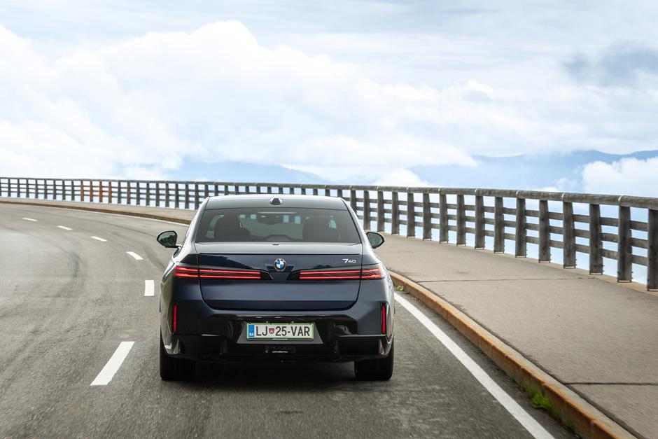 BMW serija 7 | Avtor: Žiga Intihar/BMW