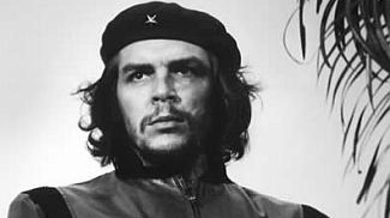 Najbolj znano fotografijo Cheja je naredil kubanski fotograf Alberto Korda.