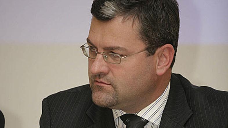 Tomaž Toplak bo samo še do 8. julija ostal v sedlu paradržavnega sklada. O nasle