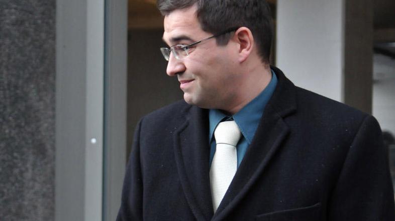 Podjetju T-2, ki ga vodi Uroš Rožič, naj bi zmanjkalo TV vmesnikov. V podjetju t