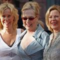 Pevki skupine ABBA Agnetha Faltskog (levo) and Frida Reuss (desno) sta ne premie