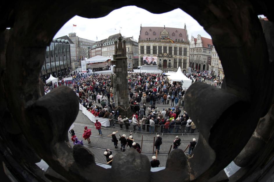 Slovesnost že drugo leto poteka v severnem Bremnu (Foto: Reuters)