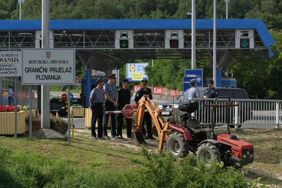 Bager bo še nekaj časa miroval. (Foto: Barbara Milavec)