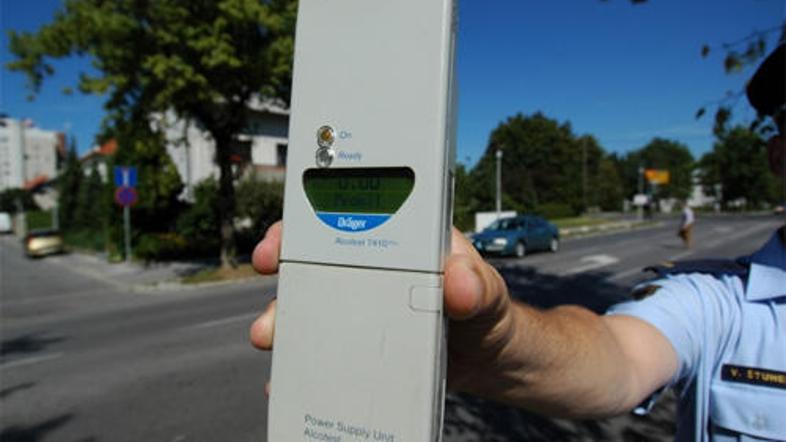 Kazen je predvidena tudi za osebe, ki vinjenemu vozniku ne bodo poskušale prepre