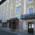 Trizvezdični Hotel Trst tik ob Ljubljanski cesti je od blejskih hotelov, ki so v