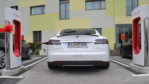 Super polnilnica Tesla