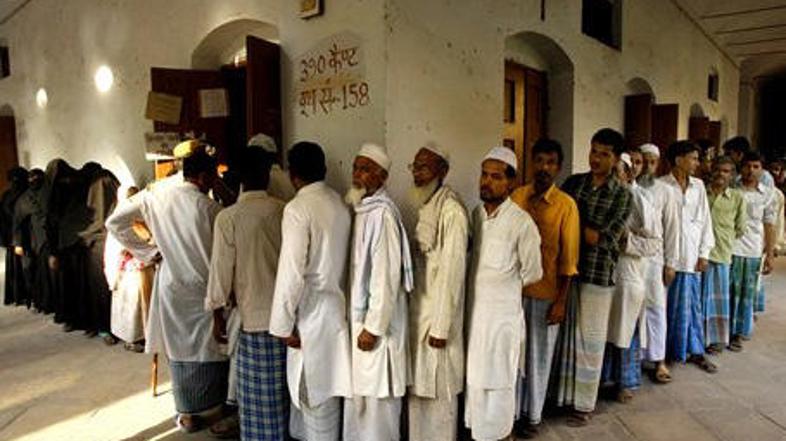 Okoli 700 milijonov Indijcev bo izbiralo svoje kandidate za predstavnike v parla