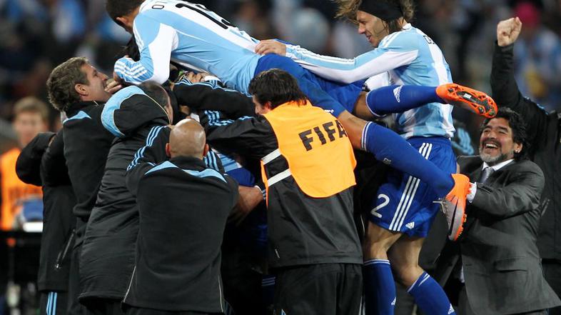 gol zadetek veselje slavje proslavljanje Carlos Tevez Nicolas Otamendi Martin De