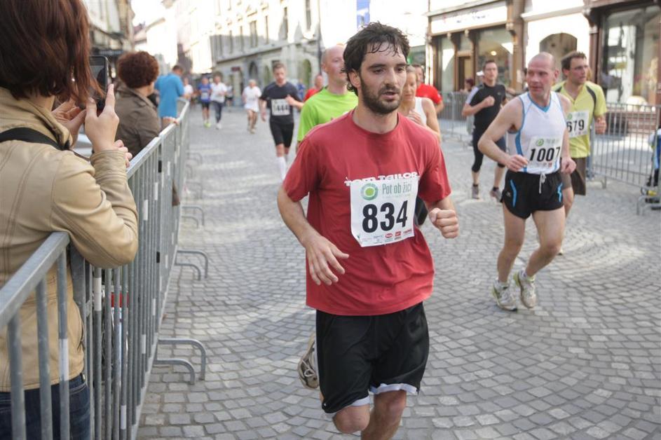 Če želite visokoresolucijsko fotografijo, nam pošljite elektronsko sporočilo na 