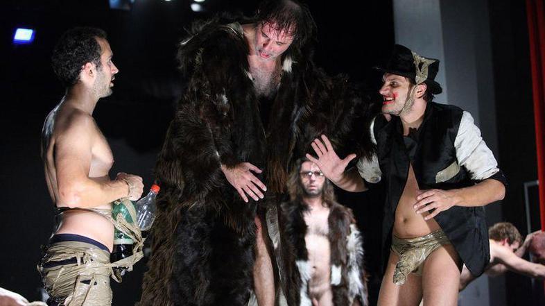 Vstopnice za nocojšnjo predstavo v Španskih borcih lahko kupite po 15 evrov (štu