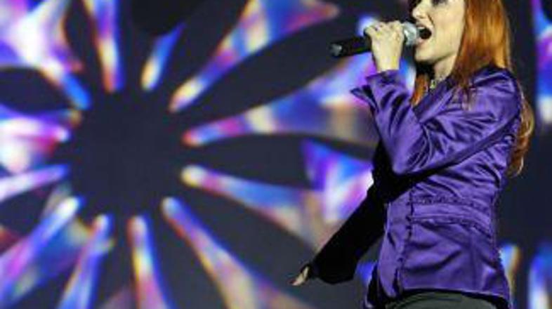 Večina izvajalcev ima določen osnovni honorar, ki se oblikuje glede na povprašev