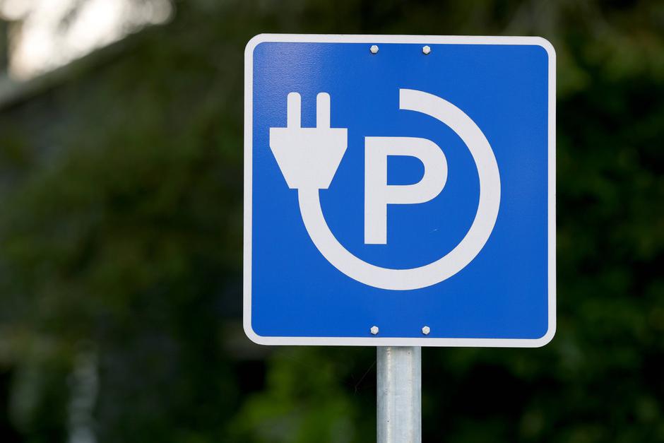 Parkirišče za EV vozila | Avtor: Profimedia