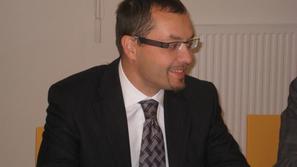 Direktor krške območne enote Iztok Starc pravi, da obstoj enot varuje statut, sp