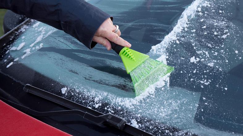 zima mraz zmrzal nizke temperature slana ivje