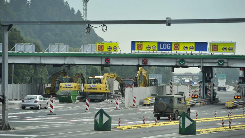 Cestninska postaja Log