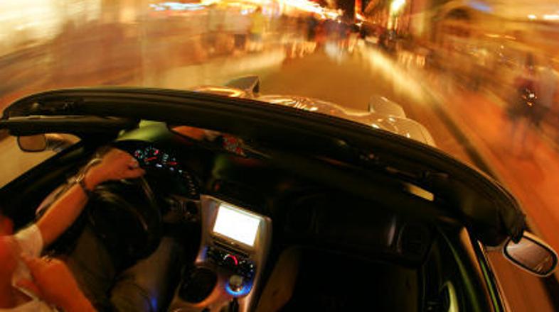 Velikokrat me glasba odnese in pozabim, da v avtomobilu ni avtomatizma, temveč j