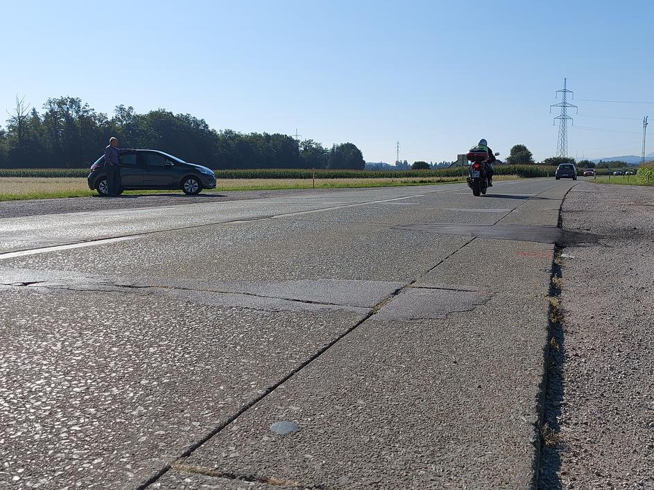 cesta Kranj-Medvode pri naselju Meja