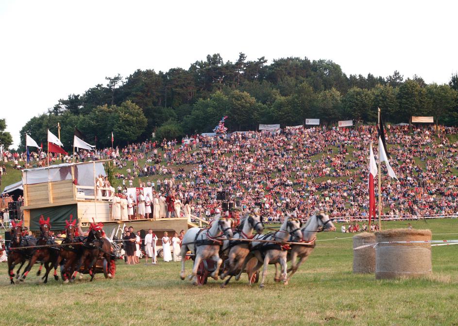 Zemono, Rimski spektakel v Vipavski dolini
