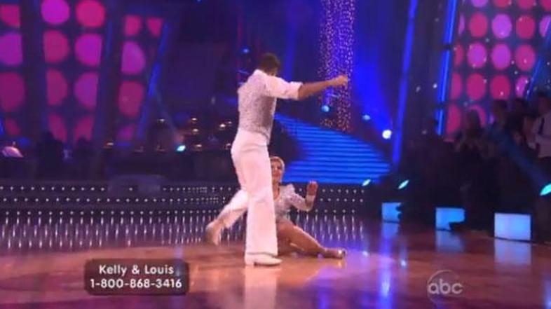 Kelly je pristala na zadnjici.