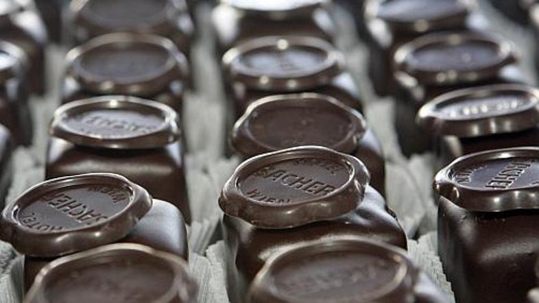 Saher torte in pomanjšane različice lahko uradni čokoladni pečat dobijo le, če s