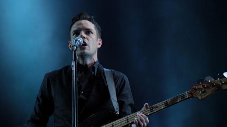 Publika je pevcu Brandonu Flowersu sledila na vsakem koraku, ubogala vsako njego