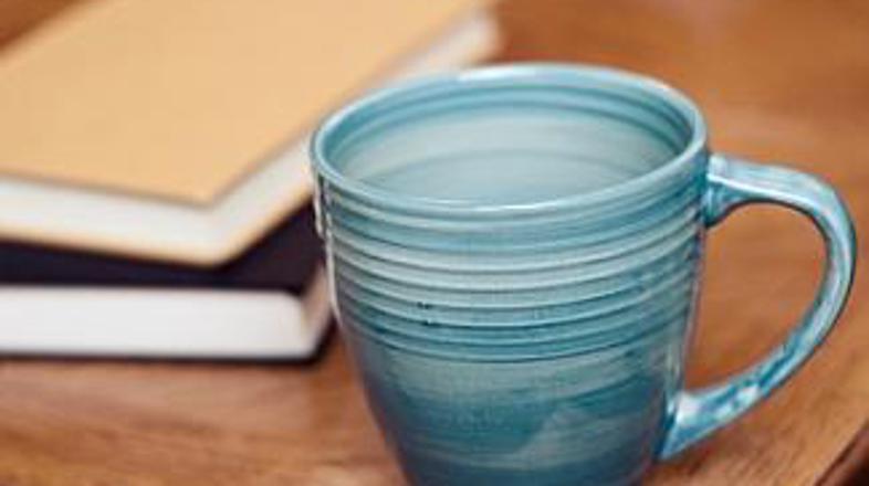 Klubska mizica mora biti lepa, praktična, ravno prav velika ... Jo boste našli?