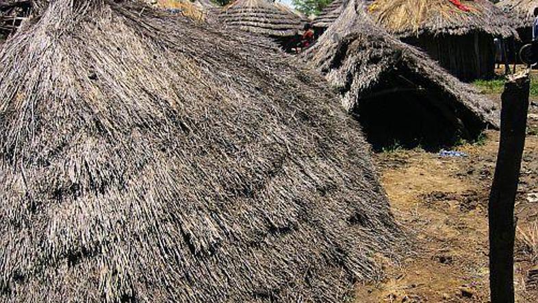 Plazovi, ki so zasuli na tisoče hiš, so od doma pregnali skorak 1500 ljudi.